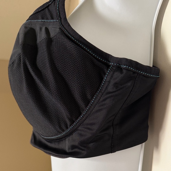 Chantelle Black Sports Bra - Picture 2 of 6